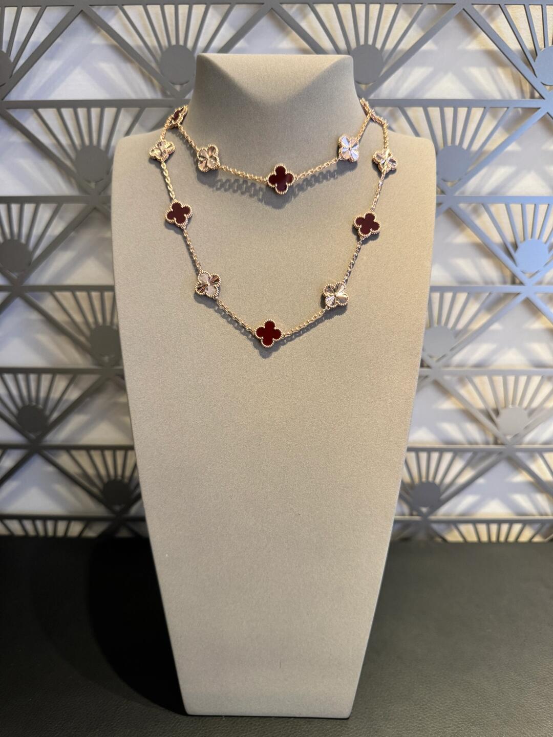VCA CLOVER 20 MOTIFS LASER CARNELIAN NECKLACE