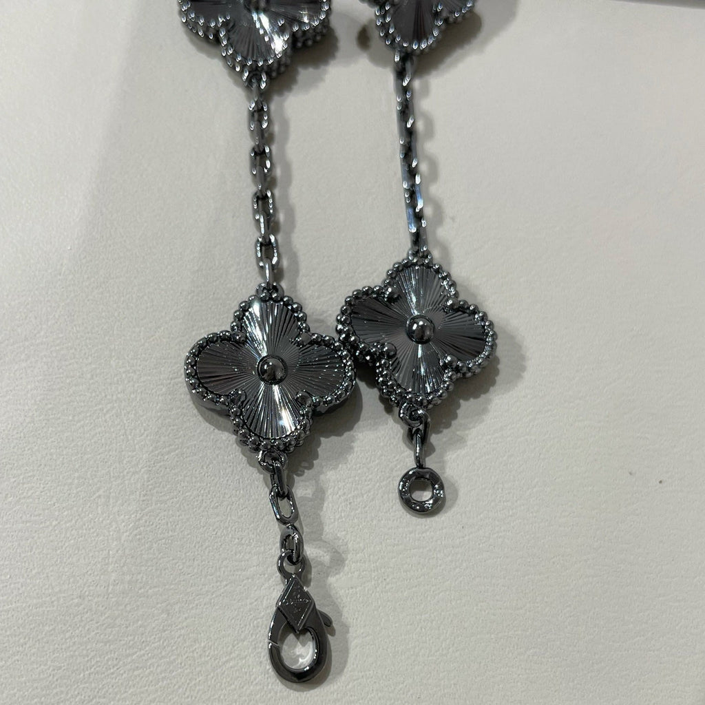 VCA CLOVER 5 MOTIF BLACK BRACELET
