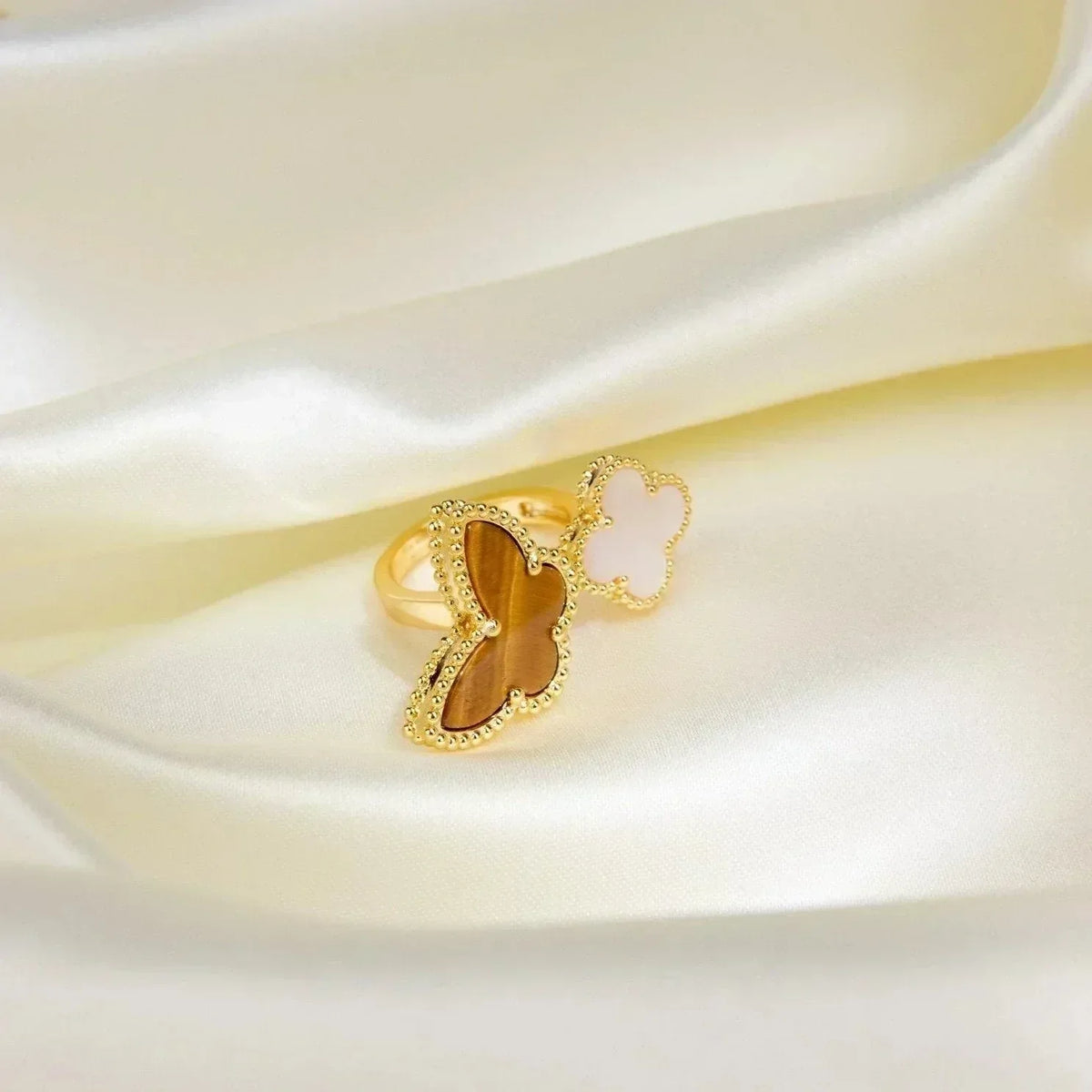 VCA LUCKY BETWEEN THE FINGER RING