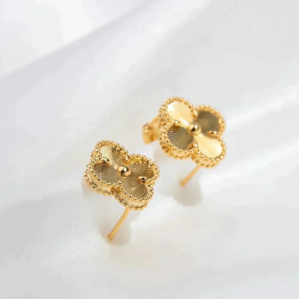 VCA CLOVER MEDIUM 1 MOTIFS LASER EARRINGS