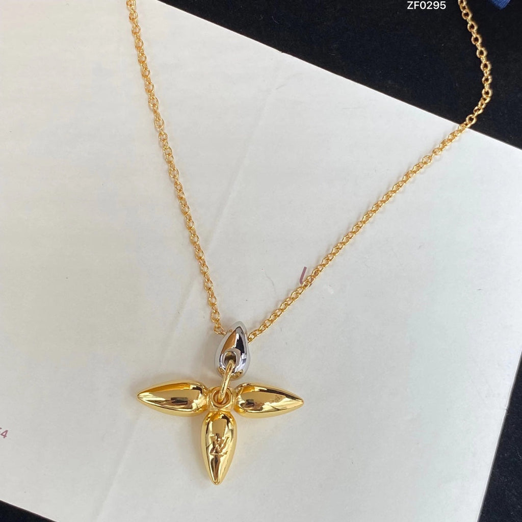 LOUIS VUITTON LOUISETTE PEDANT GOLD NECKLACE