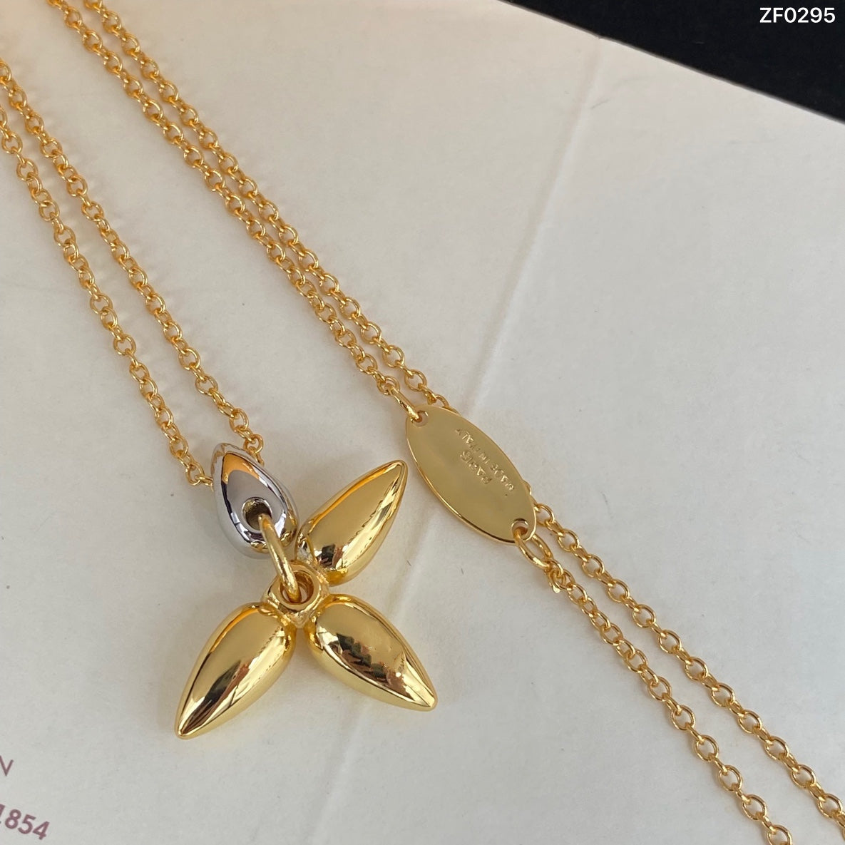 LOUIS VUITTON LOUISETTE PEDANT GOLD NECKLACE
