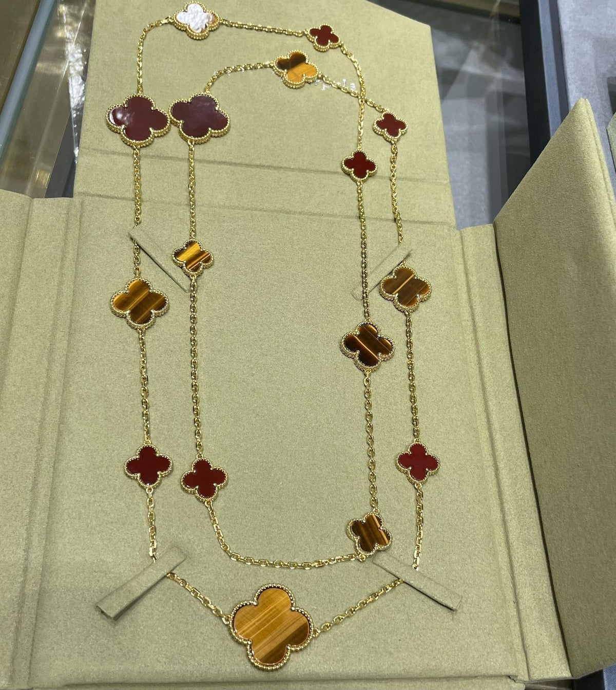 VCA CLOVER 16 MOTIF CARNELIAN TIGER EYE ROSE GOLD NECKLACE