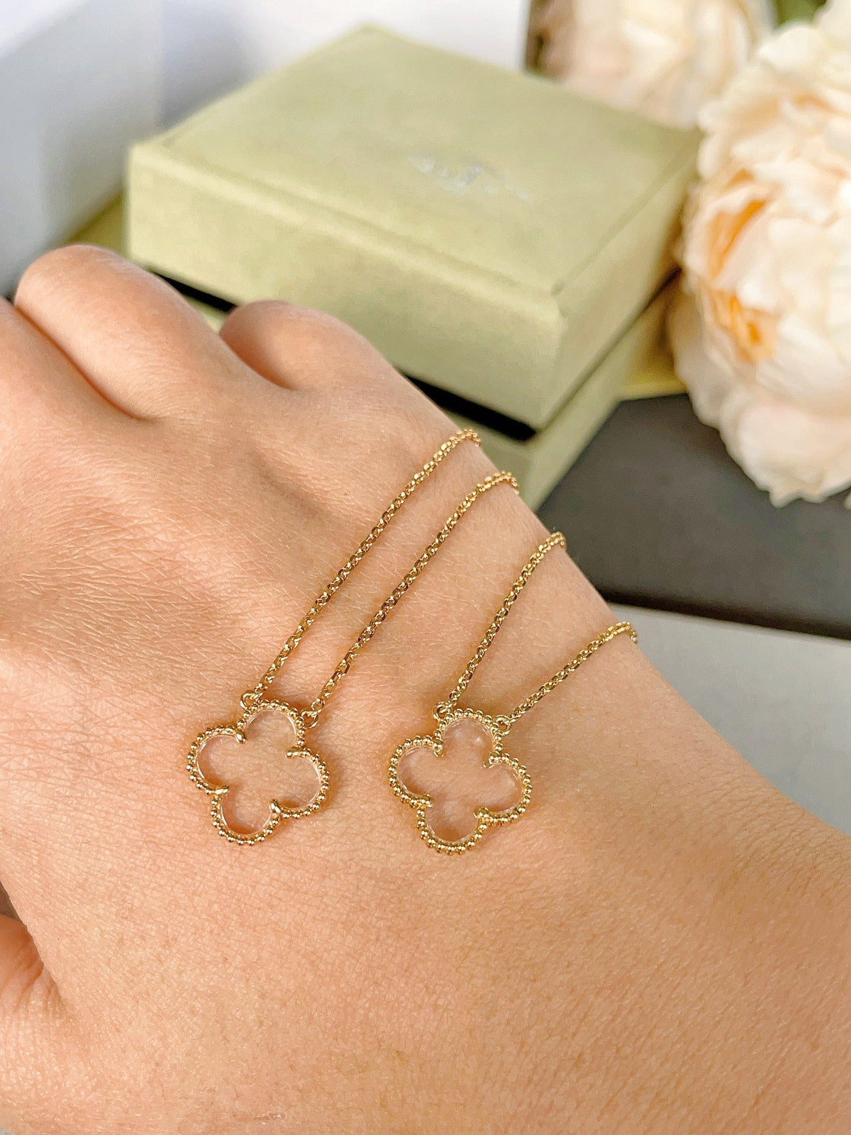 VCA CLOVER ROCK CRYSTAL ROSE GOLD NECKLACE