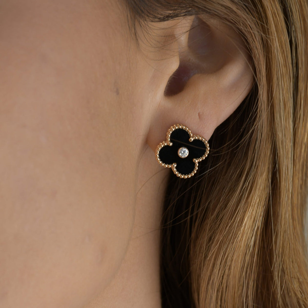 VCA CLOVER MEDIUM 1 MOTIFS ONYX DIAMOND EARRINGS