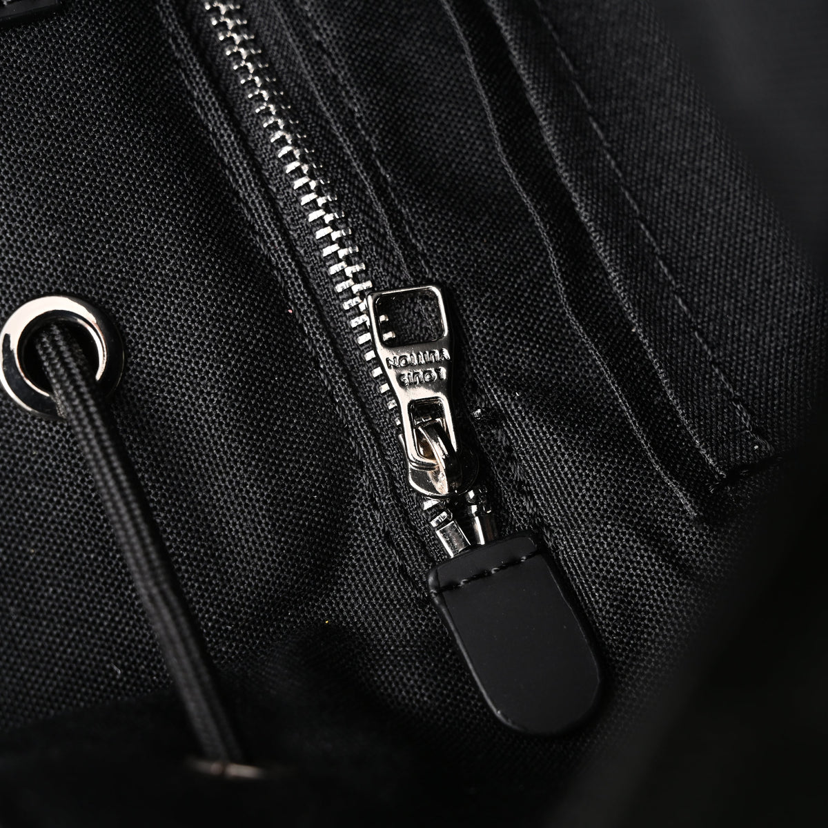 louis-vuitton-michael-backpack-damier-graphite ohter