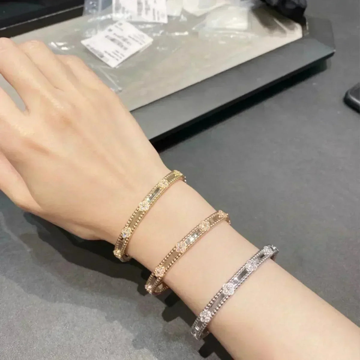 VCA CLOVER BRACELET 4MM DIAMONDS